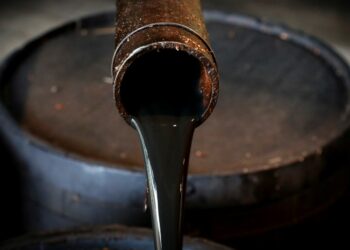 BM : excédent mondial et baisse prévue des prix du pétrole brut jusqu’en 2026