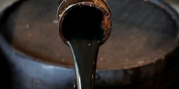 BM : excédent mondial et baisse prévue des prix du pétrole brut jusqu’en 2026