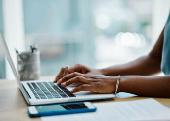 Télétravail, présentiel ou hybride: quel mode de travail est le plus adapté aux entreprises ?