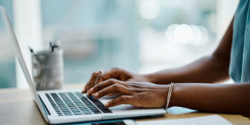 Télétravail, présentiel ou hybride: quel mode de travail est le plus adapté aux entreprises ?