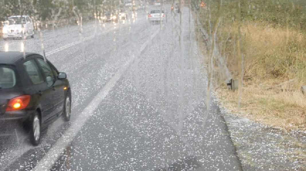 En raison des fortes pluies, plusieurs routes sont coupées à travers la