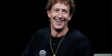 Zuckerberg devient 2e fortune mondiale après avoir viré 21 000 employés