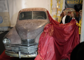 Warszawa M-20 1951 vestige Pologne soviétique exposé