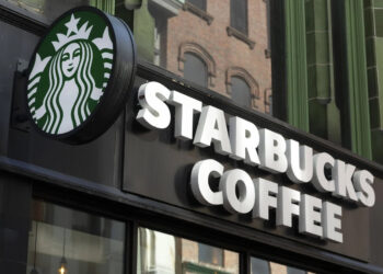 Starbucks face à sa plus grande grève : 300 magasins touchés et 5 000 employés mobilisés