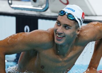 Mondiaux de natation 2024: Ahmed Jaouadi illumine Budapest avec l’or au 1500 m nage libre