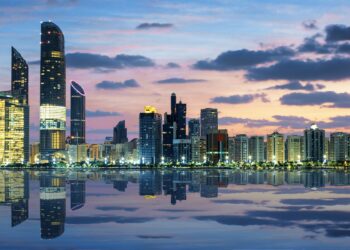 Abou Dhabi investit 13 milliards d’AED pour devenir un gouvernement 100% basé sur l’IA d’ici 2027