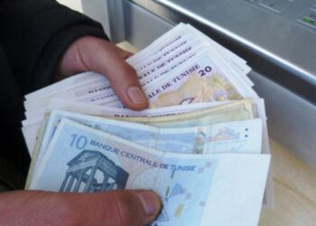 Les Tunisiens gardent du cash, mais moins qu’avant