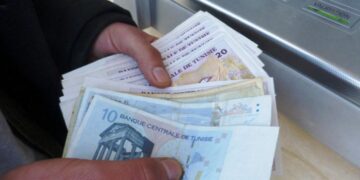 Les Tunisiens gardent du cash, mais moins qu’avant