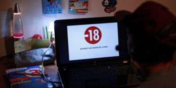 Une appli pour bloquer les réseaux sociaux aux mineurs: 5 pays passent à l’action