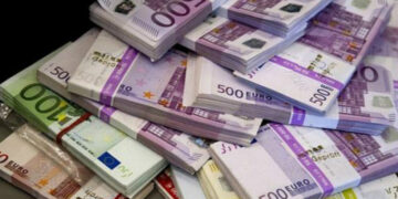 Les transferts des Tunisiens à l’étranger atteignent 4000 millions de dinars au premier semestre 2025
