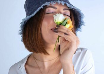 Quand la maladie mène à la création: Minora, la thérapie parfumée d’Amina Ammar