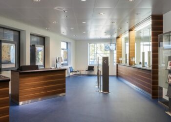 Une agence bancaire pour 5 759 habitants fin 2024