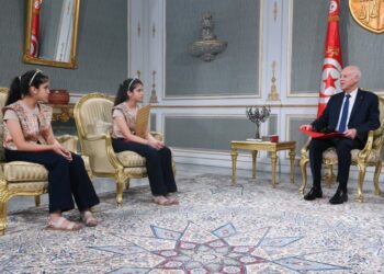 Kaïs Saïed félicite Bissan et Baylassène Kouka, championnes arabes de la lecture