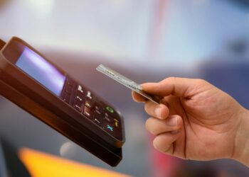 Les comptes débiteurs atteignent un pic de 10 458 Mtnd en août 2025