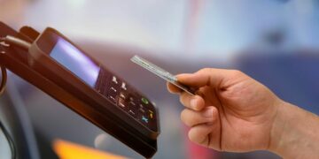 Les comptes débiteurs atteignent un pic de 10 458 Mtnd en août 2025