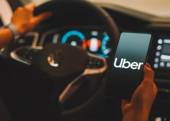 Uber lance “Digital Tasks” pour permettre à ses chauffeurs de gagner en ligne