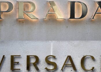 Prada s’offre Versace: le mariage de l’élégance et du glamour