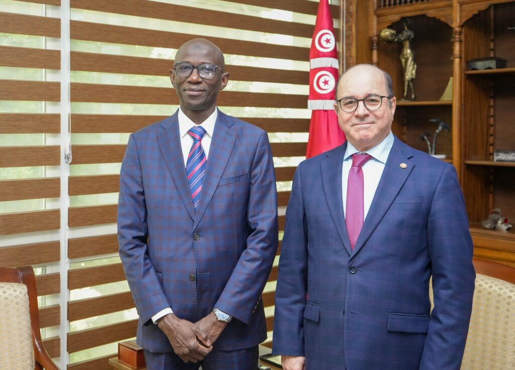 La rencontre, tenue le 9 février 2026 au siège du ministère du Tourisme à Tunis, a permis d’examiner les opportunités de coopération entre la Tunisie et le Sénégal. Les discussions ont porté sur la formation touristique, l’échange d’expertises, l’investissement et la promotion de l’artisanat. Les deux parties ont convenu de préparer un programme de travail commun afin de concrétiser ce partenariat à travers des projets futurs.