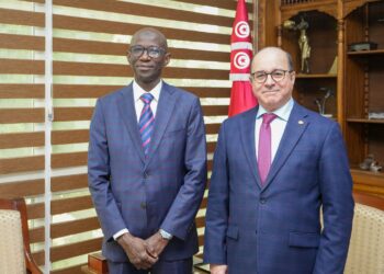 La rencontre, tenue le 9 février 2026 au siège du ministère du Tourisme à Tunis, a permis d’examiner les opportunités de coopération entre la Tunisie et le Sénégal. Les discussions ont porté sur la formation touristique, l’échange d’expertises, l’investissement et la promotion de l’artisanat. Les deux parties ont convenu de préparer un programme de travail commun afin de concrétiser ce partenariat à travers des projets futurs.