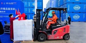 50 tonnes d’huile d’olive tunisienne débarquent en Chine: une première qui ouvre un marché d’un milliard de clients