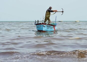 Une circulaire de 2020 jamais révisée : les dotations de carburant des pêcheurs tunisiens ne correspondent plus à la réalité