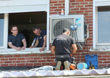 Climatiseurs en France : pourquoi leur installation est-elle si compliquée alors que les canicules deviennent plus meurtrières ?