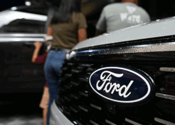 Ford pensait pouvoir remplacer des ingénieurs par l’IA. Elle en recrute aujourd’hui 350…