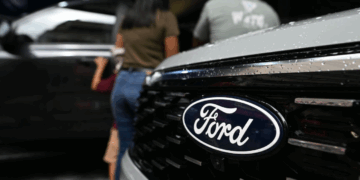 Ford pensait pouvoir remplacer des ingénieurs par l’IA. Elle en recrute aujourd’hui 350…