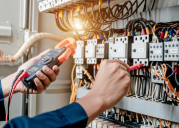 Face aux coupures d’électricité, les entreprises demandent des comptes et des solutions durables
