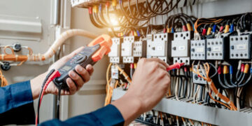 Face aux coupures d’électricité, les entreprises demandent des comptes et des solutions durables