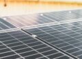 Panneaux, onduleurs, batteries : la Chambre nationale de l’énergie photovoltaïque veut faire sauter les taxes