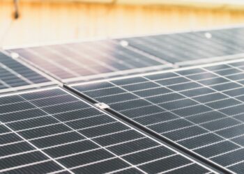 Panneaux, onduleurs, batteries: la Chambre nationale de l’énergie photovoltaïque veut faire sauter les taxes