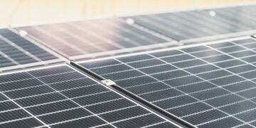 Panneaux, onduleurs, batteries: la Chambre nationale de l’énergie photovoltaïque veut faire sauter les taxes