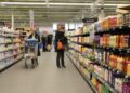 L’inflation ralentit en juillet, les services et l’alimentation toujours sous pression