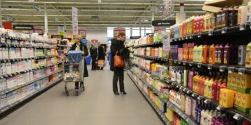 L’inflation ralentit en juillet, les services et l’alimentation toujours sous pression