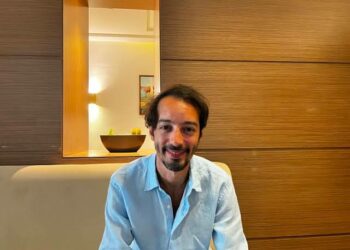 Il veut construire un géant américain de l’IA . Le Tunisien Anis Bennaceur raconte