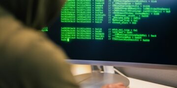 Cybersécurité : la cheffe du gouvernement, Sarra Zaâfrani Zenzeri, passe à l’action