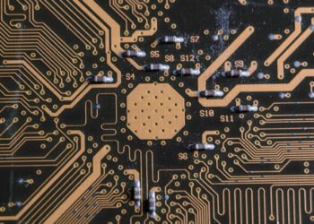 Semi-conducteurs dédiés à l’IA : Alibaba dévoile une alternative crédible aux puces américaines